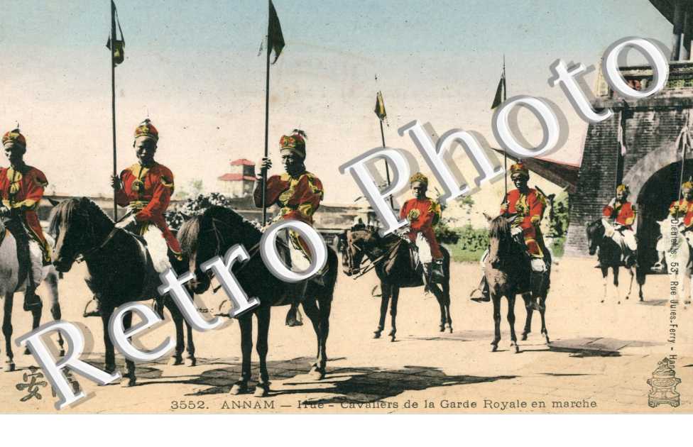 Annam, Cavaliers de la Garde Royale en marche