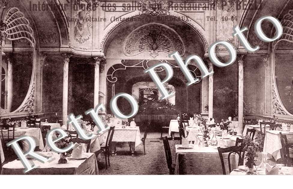 Interieur d'une Salle du restaurant P. Beeli. Rue Voltaire
