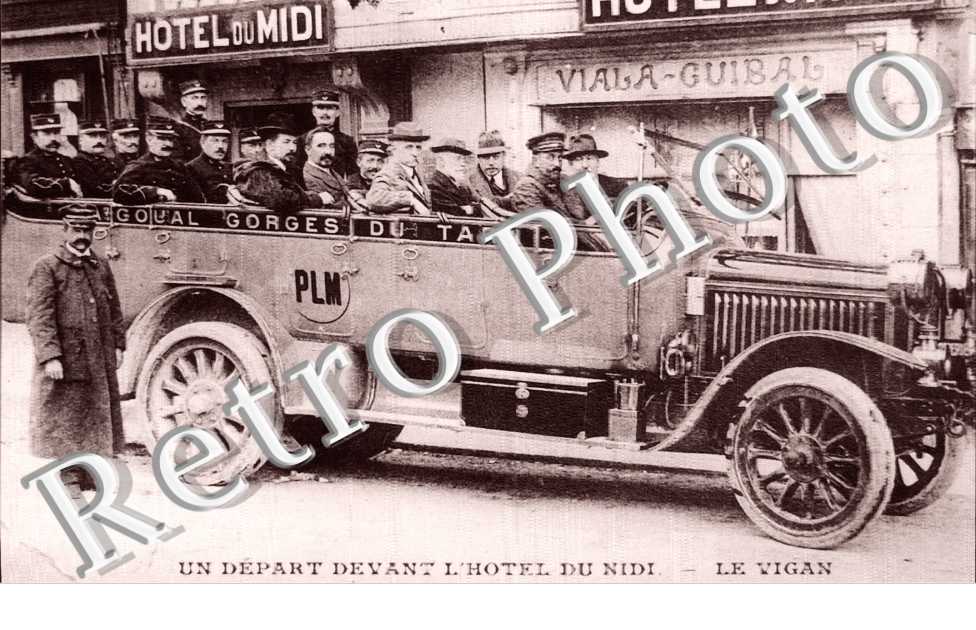 Un depart devabt l&#039;hotel du Midi Bureau du service de l&#039;Aigoual et des gorges du Tarn par auto-cars Berliet