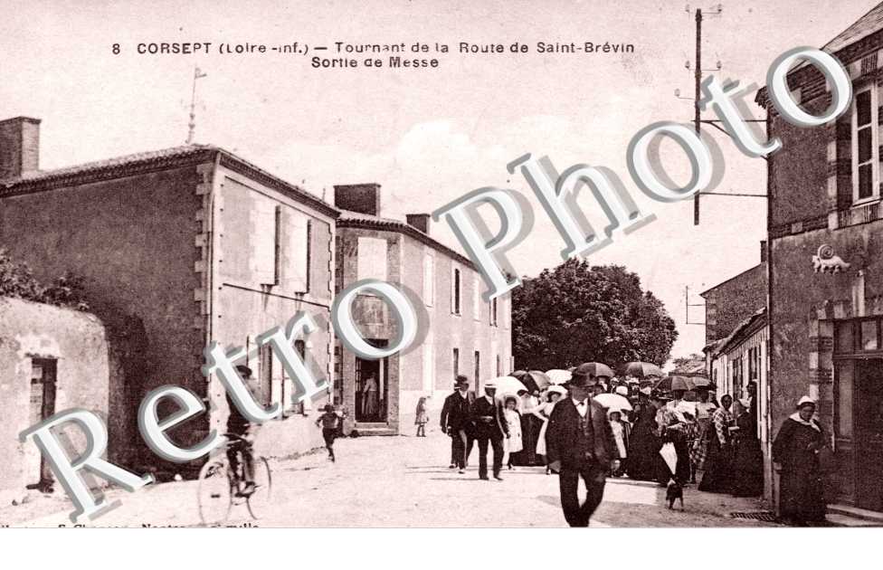 Tournant de la Route de Saint-Brevin  Sortie de messe