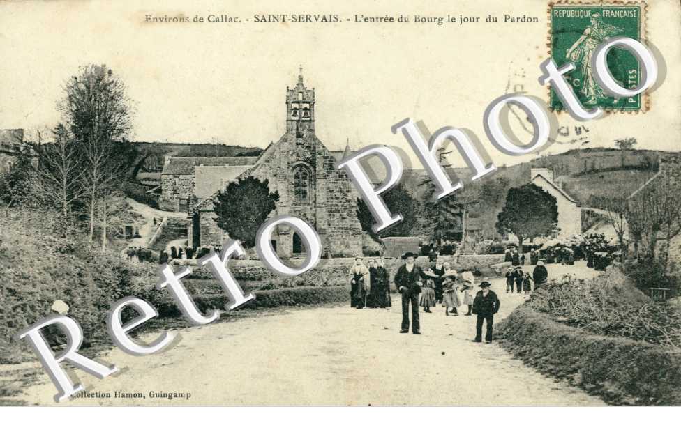 L&#039;Entree du Bourg le Jour du Pardon