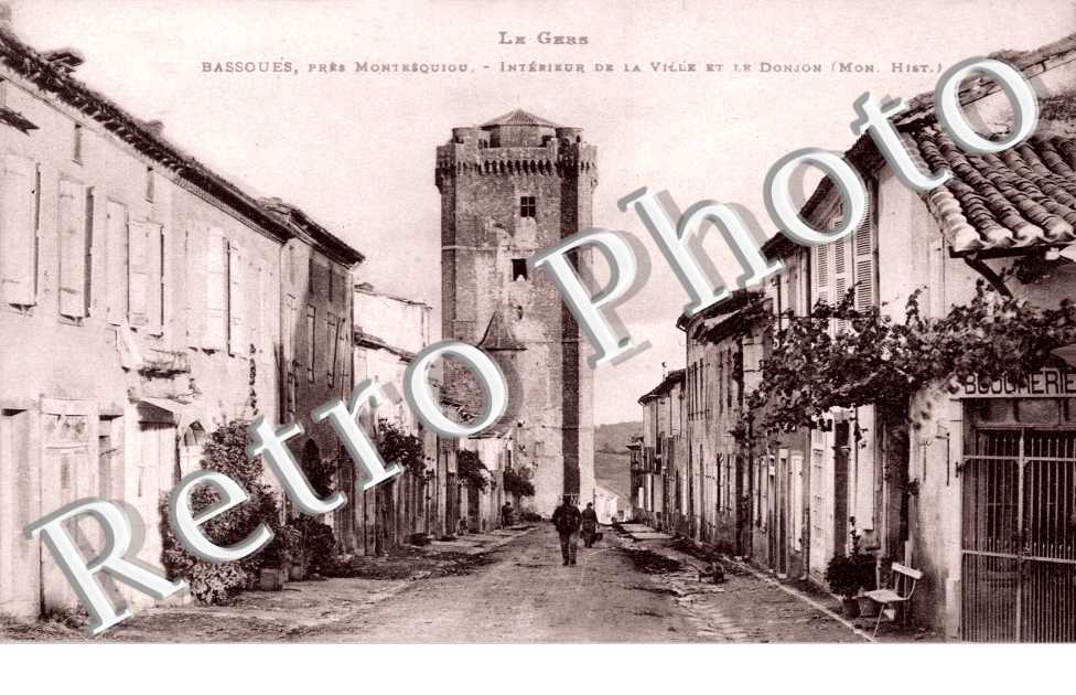 Interieur de la ville et le donjon