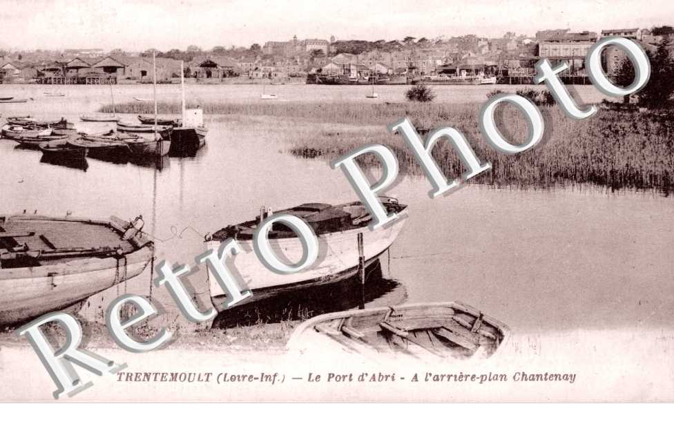 Trentemoult - Le Port d&#039;Abri  A l&#039;arriere-plan Chantenay