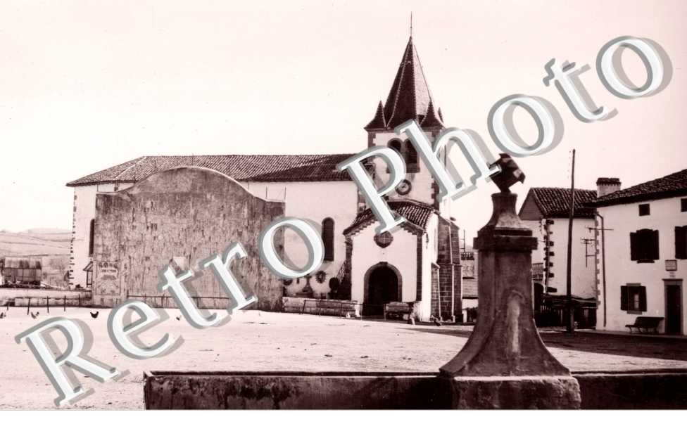 le fronton et l&#039;eglise
