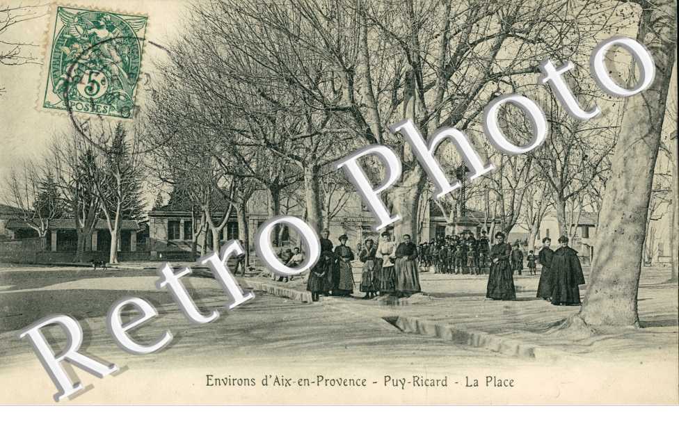 Puy-Ricard  La place