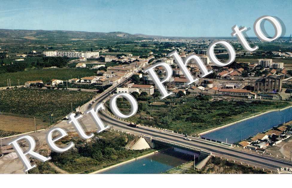 LA PEYRADE   au premier plan le canal du RhOne a Sete  -  annees 60/70
