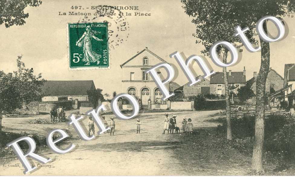 la Maison d'ecole et la place