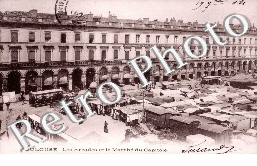 les arcades et le Marche du Capitole