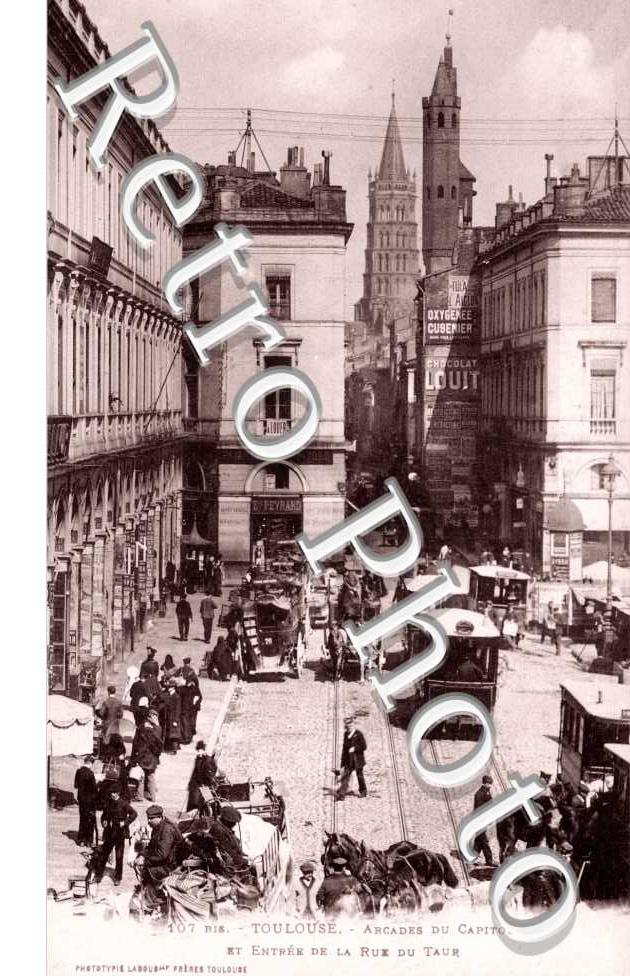 Arcades du Capitole et entrée de la rue du Taur