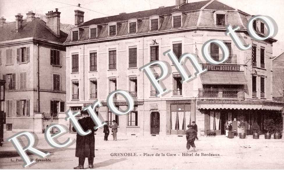 Place de la gare - Hôtel de Bordeaux