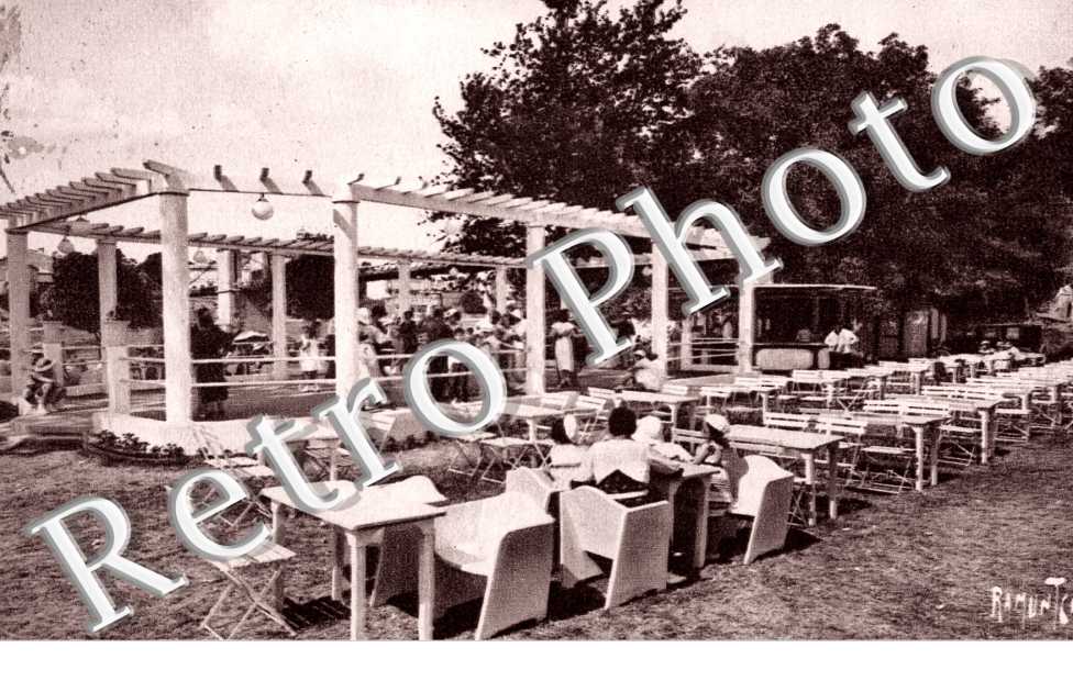 cafe dancing de  la plage