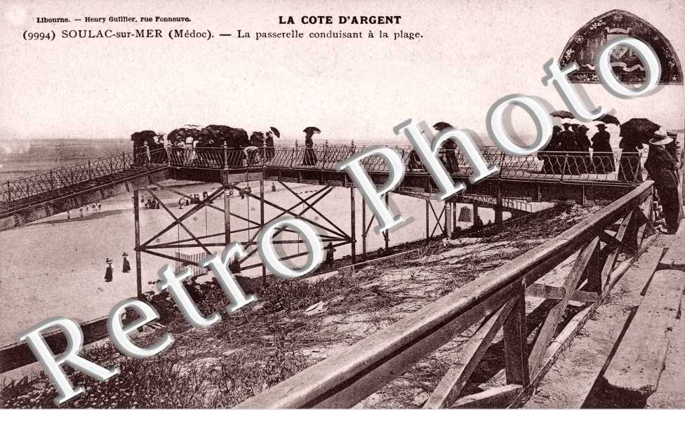 La passerelle conduisant a la plage