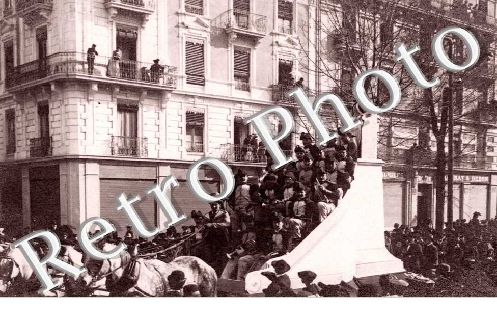 un Defile - Un char