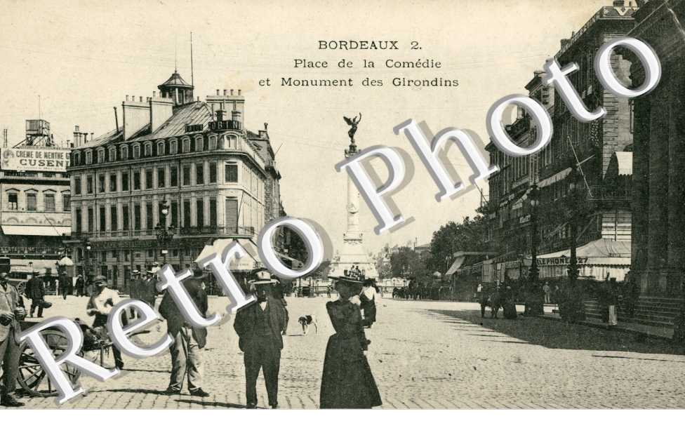 Place de la Comedie et Monument des Girondins