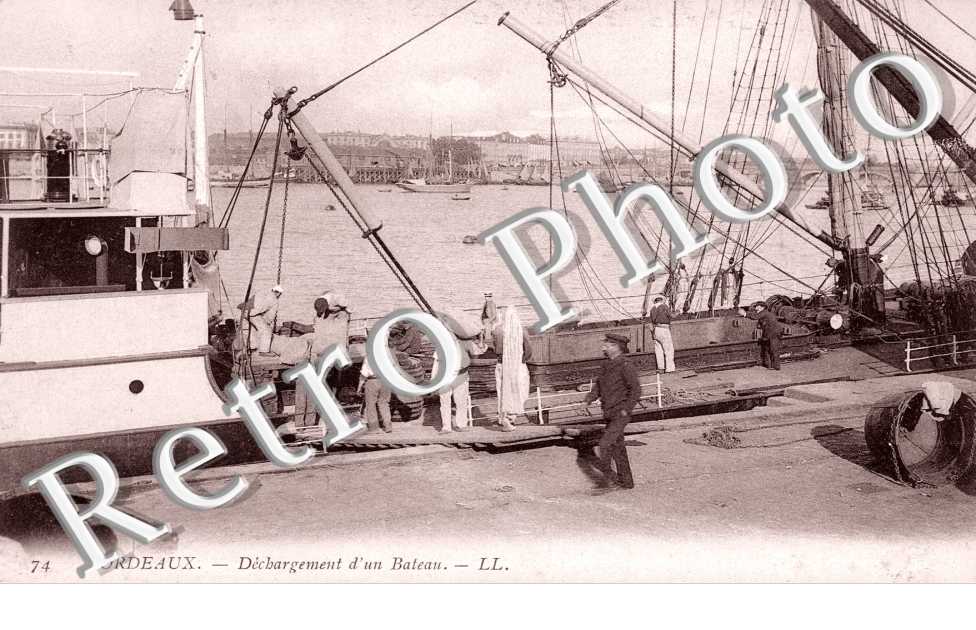 Dechargement d'un Bateau