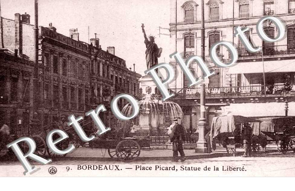 Place Picard, Statue de la Liberte