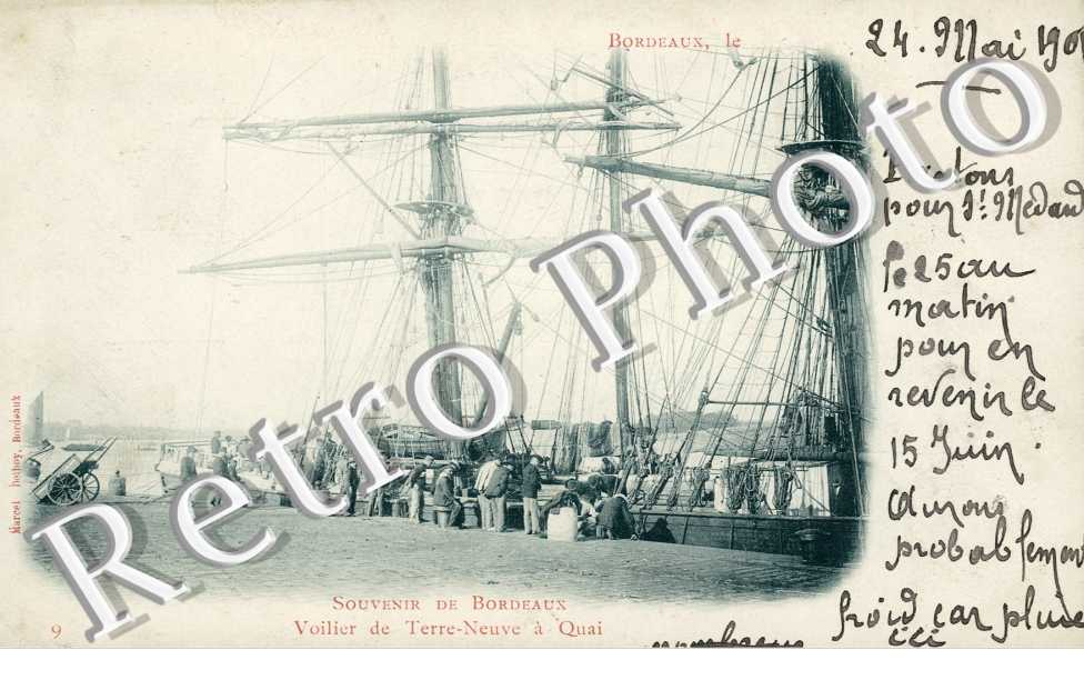Voilier de Terre Neuve a Quai - tonneaux