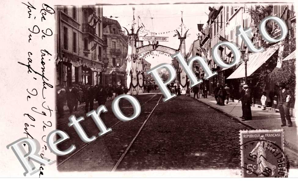 arc de triomphe Faubourg de France pris du Cafe de l&#039;Est