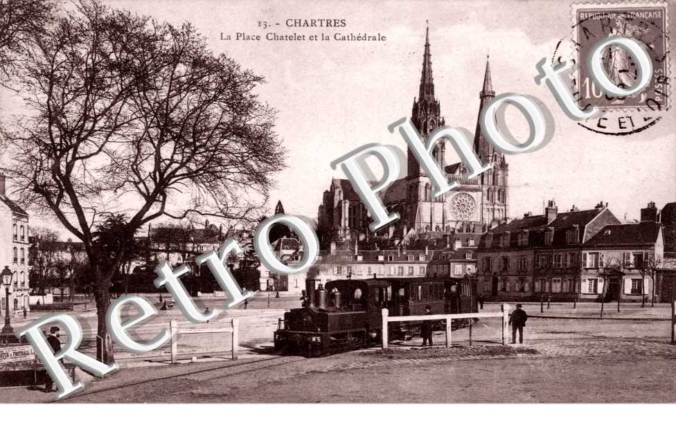 la place chatelet et la cathedrale
