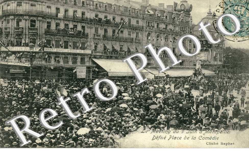 Meeting Viticole du 9 juin 1907 Le Défilé  place de la Comédie
