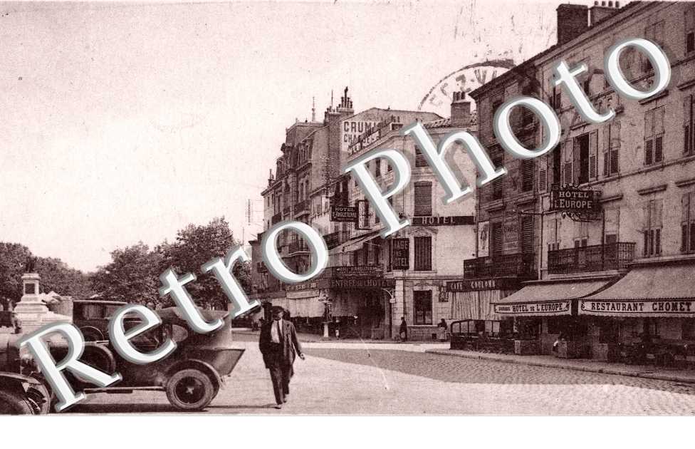 Place Madier de Montjau et les Hotels