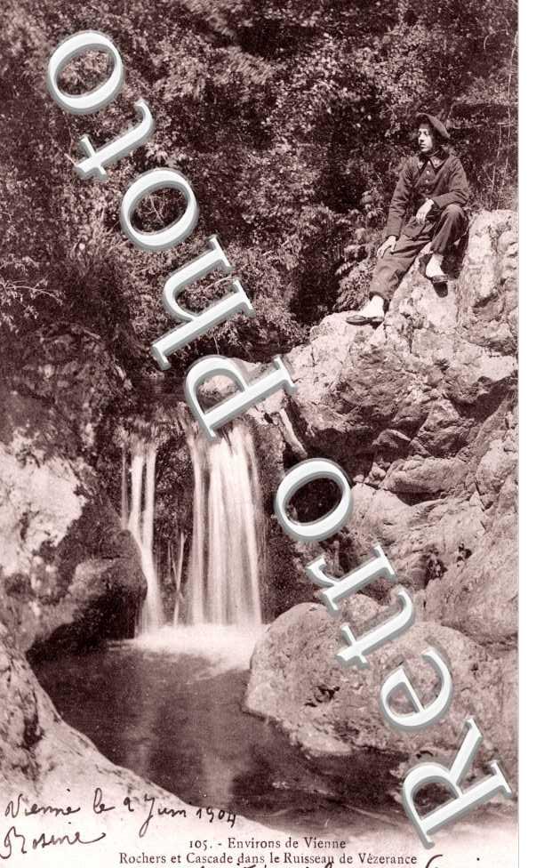 Rochers et cascade dans le ruisseau de Vezerance