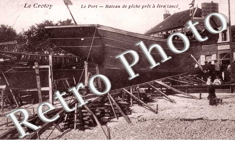 Bateau de peche pret a etre lance