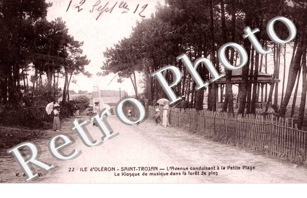 l&#039;avenue conduisant a la petite plage