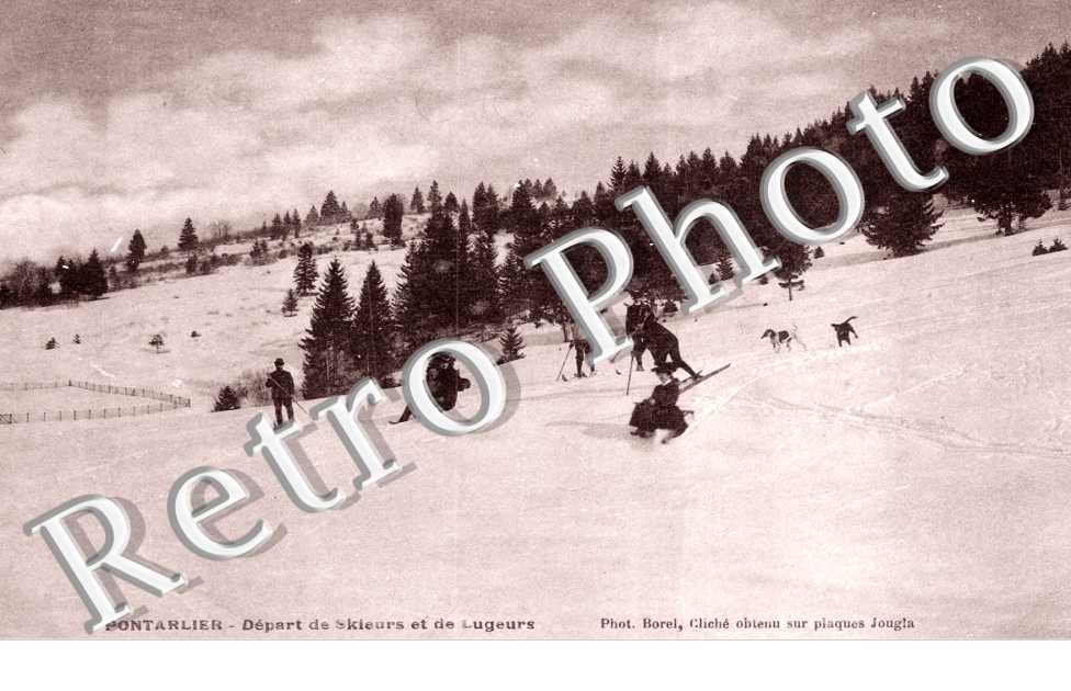Depart de skieurs et de lugeurs