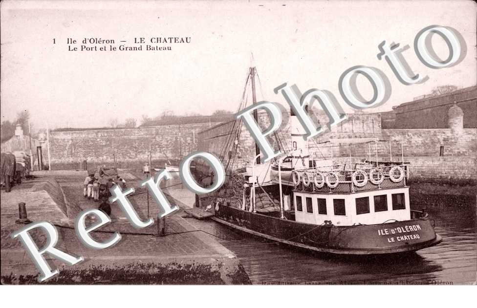 le port et le grand bateau