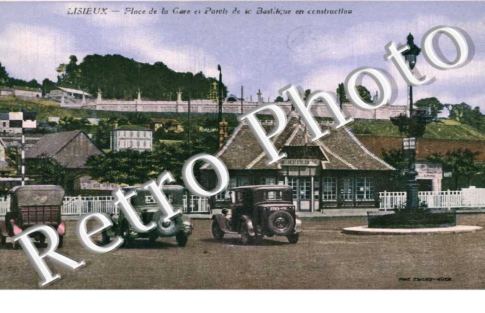 place de la gare  et parvis de la basilique en construction