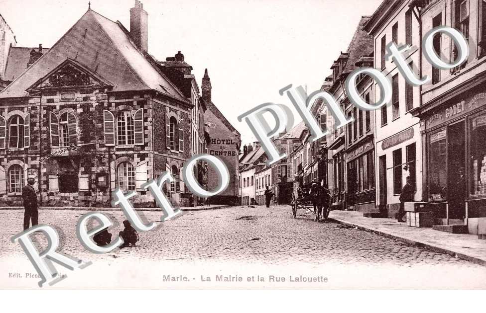 LA MAIRIE ET LA RUE LALOUETTE