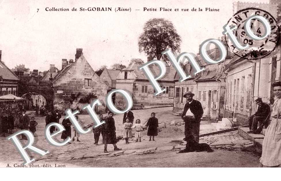 petite place et rue de la Plaine