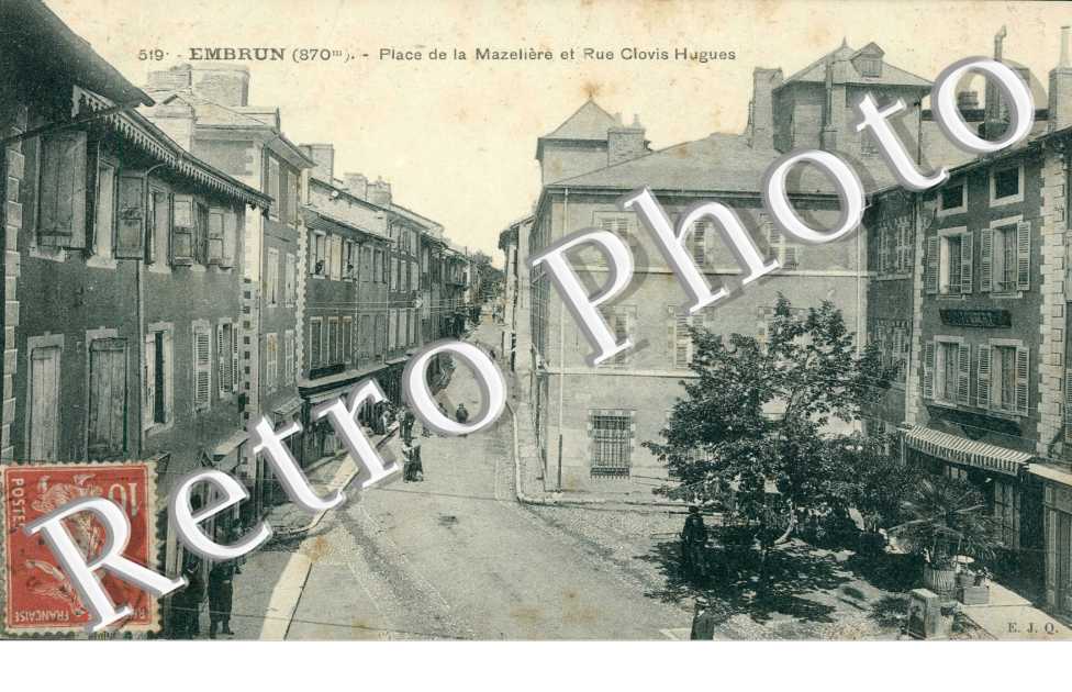 place de la Mazeliere et rue Clovis Hugues