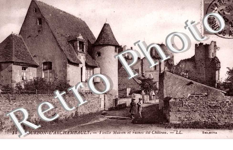 Vieille Maison et Ruines du Chateau