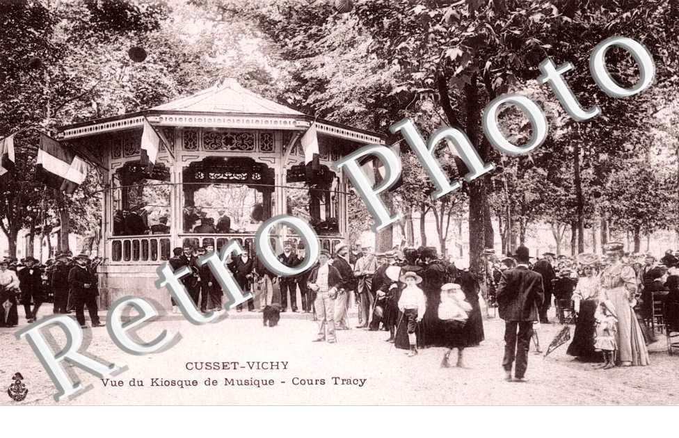 Vue du kiosque de musique - Cours Tracy