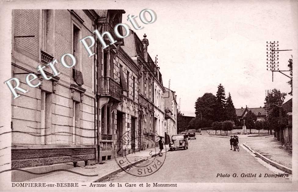 Avenue de la Gare et le Monument