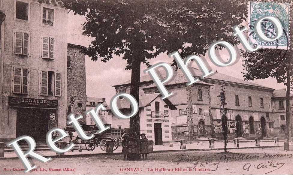 la halle au ble et le theatre