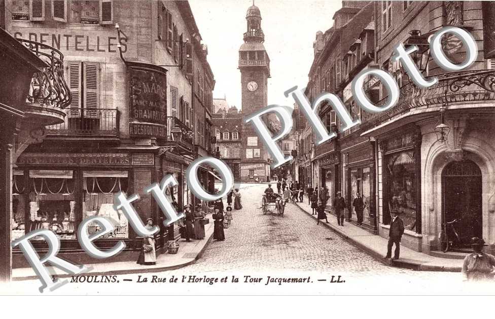 LA RUE DE L&#039;HORLOGE
