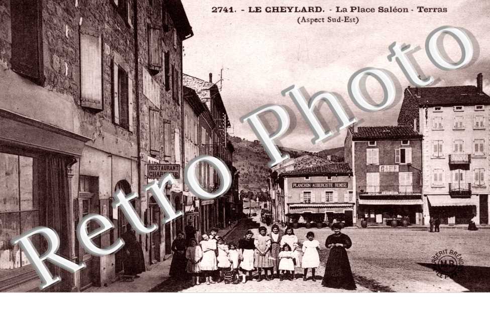 La place Saleon-Terras