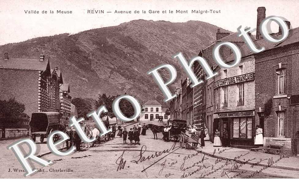 avenue de la Gare et le mont Malgre-Tout