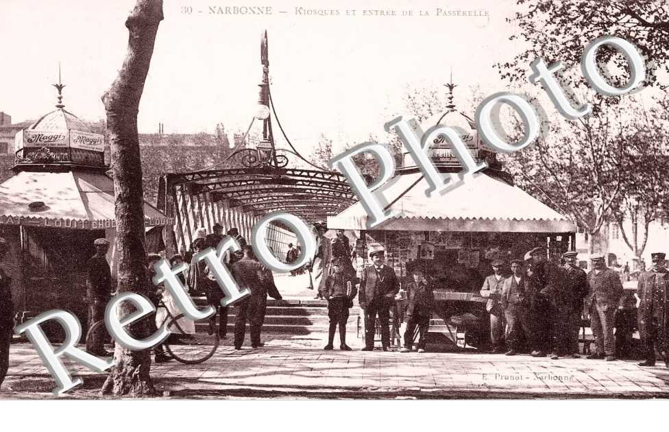kiosques et entree de la passerelle