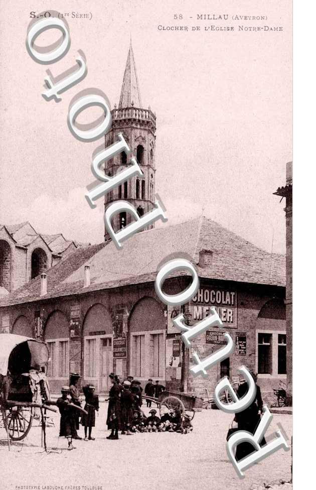 clocher de l&#039;eglise notre-dame - chocolat menier