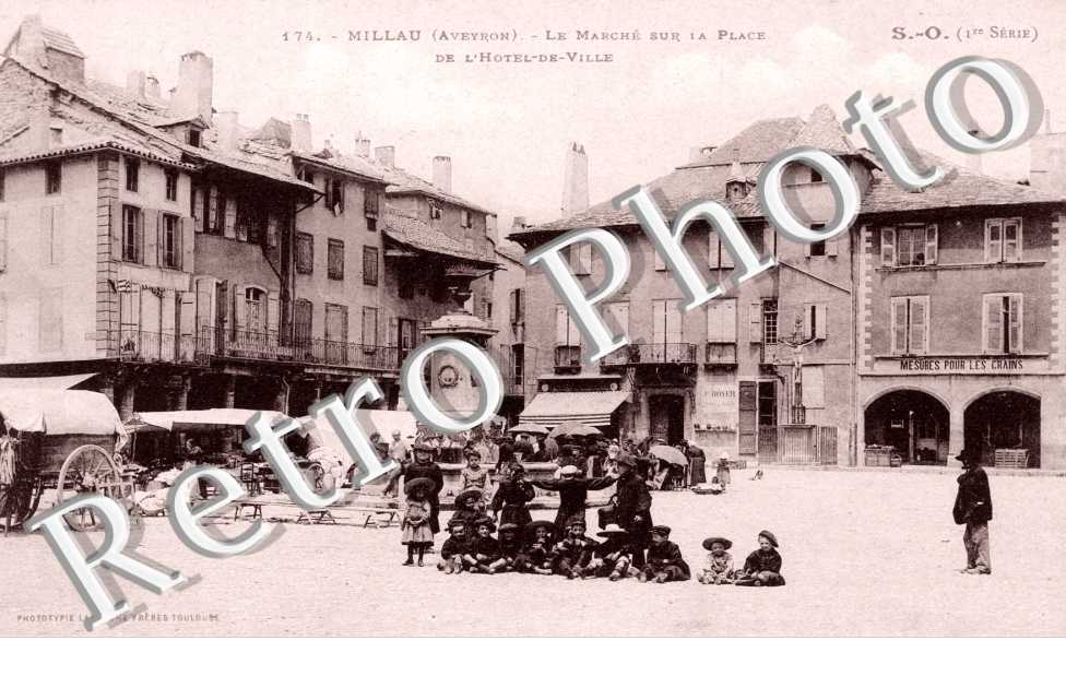 le Marche sur la Place de l&#039;Hotel-de-Ville