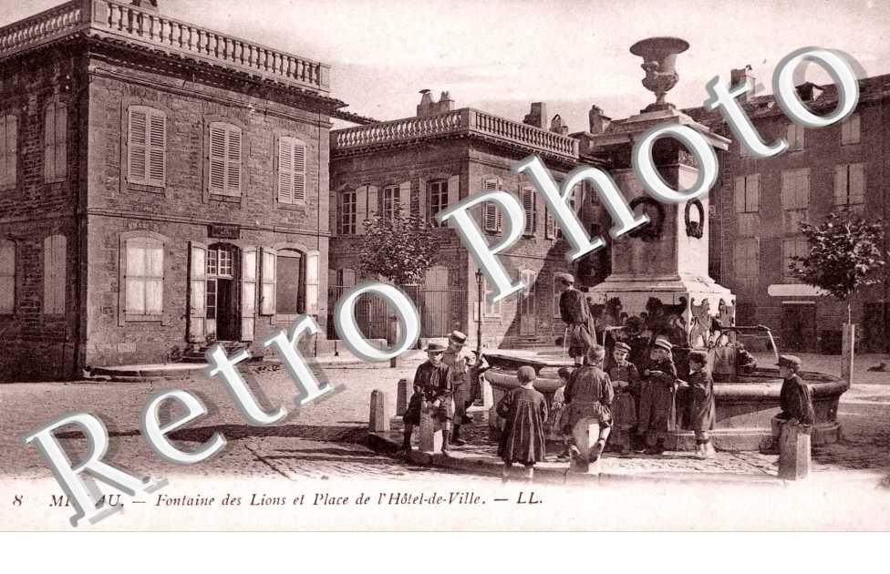 Fontaine des Lions et Place de l&#039;Hotel-de-Ville