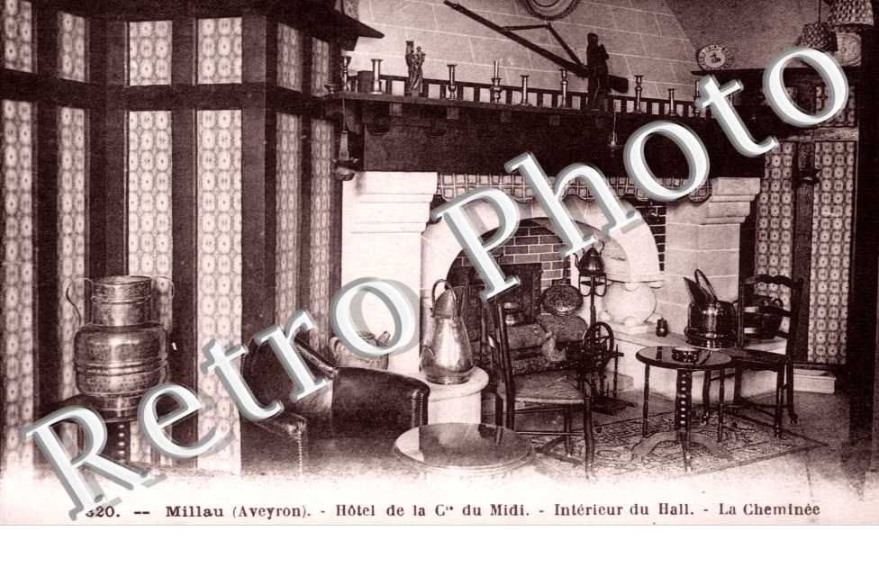 Hotel de la Cie du midi - interieur du hall - La cheminee