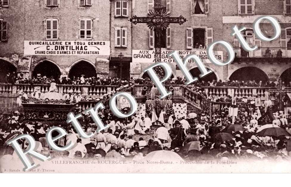 Place notre-dame - procession de la fete-dieu