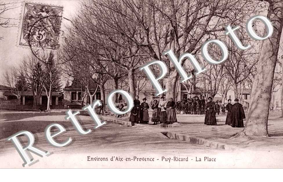 Puy-Ricard  La place