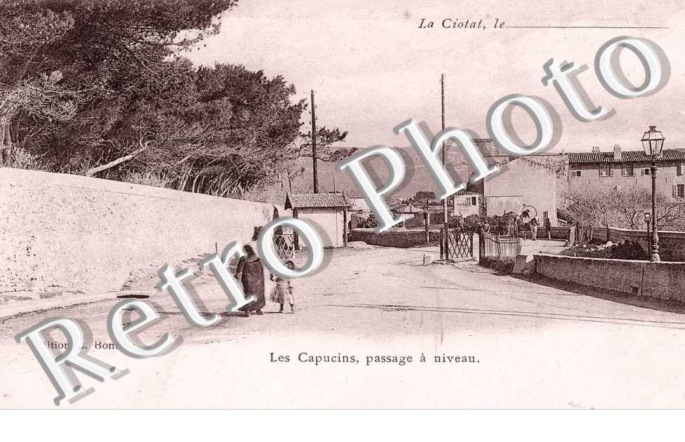 Les capucins - passage a niveau