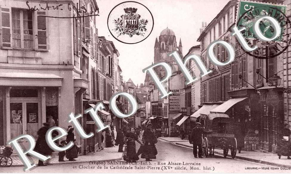 rue alsace-lorraine et clocher de la cathedrale saint pierre